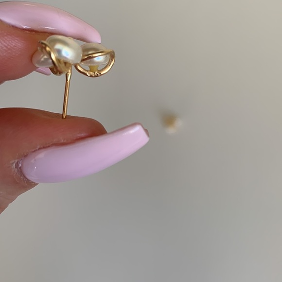 🌼☘️🌸☘️🌼 WHITE BUTTON FRESHWATER CULTURED PEARL & 14K GOLD POST STUD EARRINGS - Picture 7 of 8